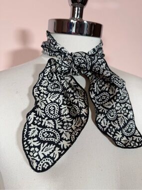 Vintage 1970’s navy cream paisley western lettuce edges cravat bow neck scarf
